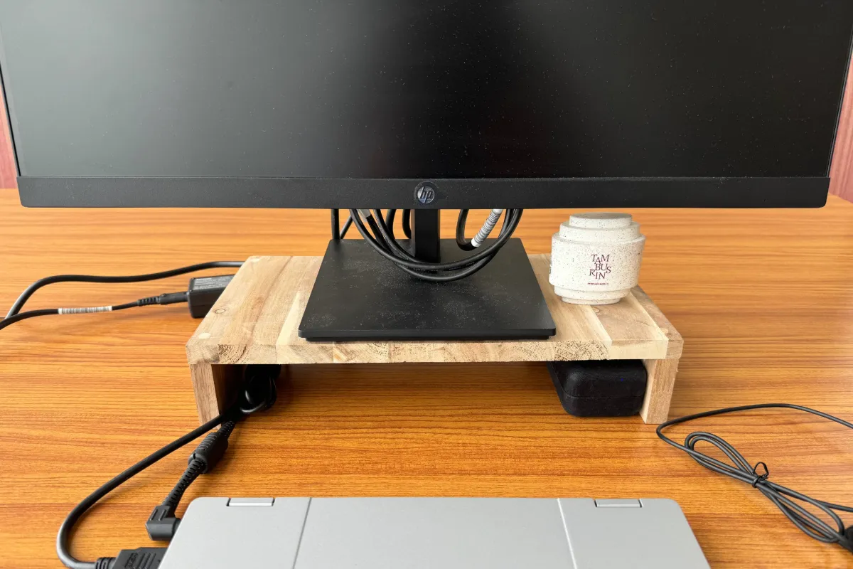 DIY事例｜オフィス用モニター台